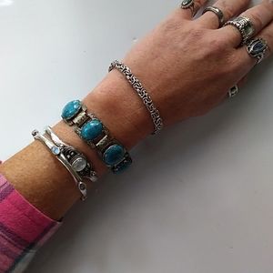 VINTAGE Turquoise Cabochon Floral / Vine Etched Silver Tone Link Bracelet